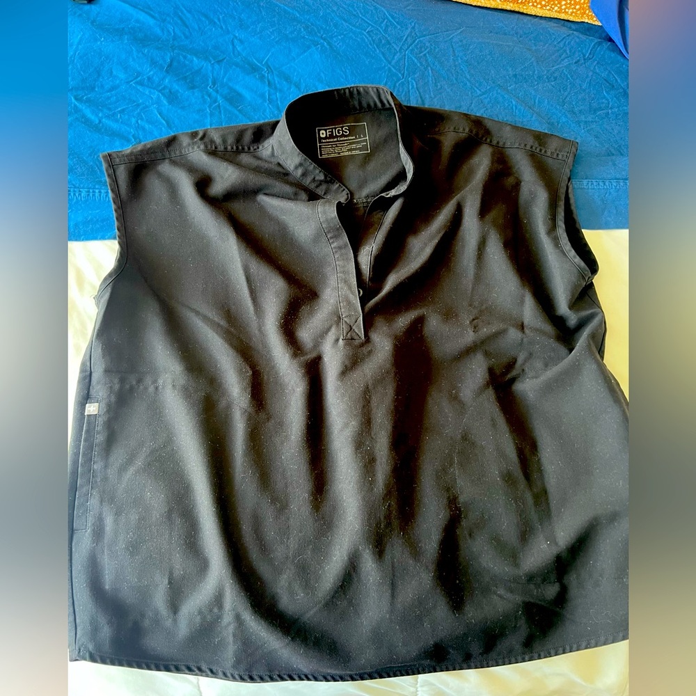 Figs Rafaela scrub top, size Large, in black.